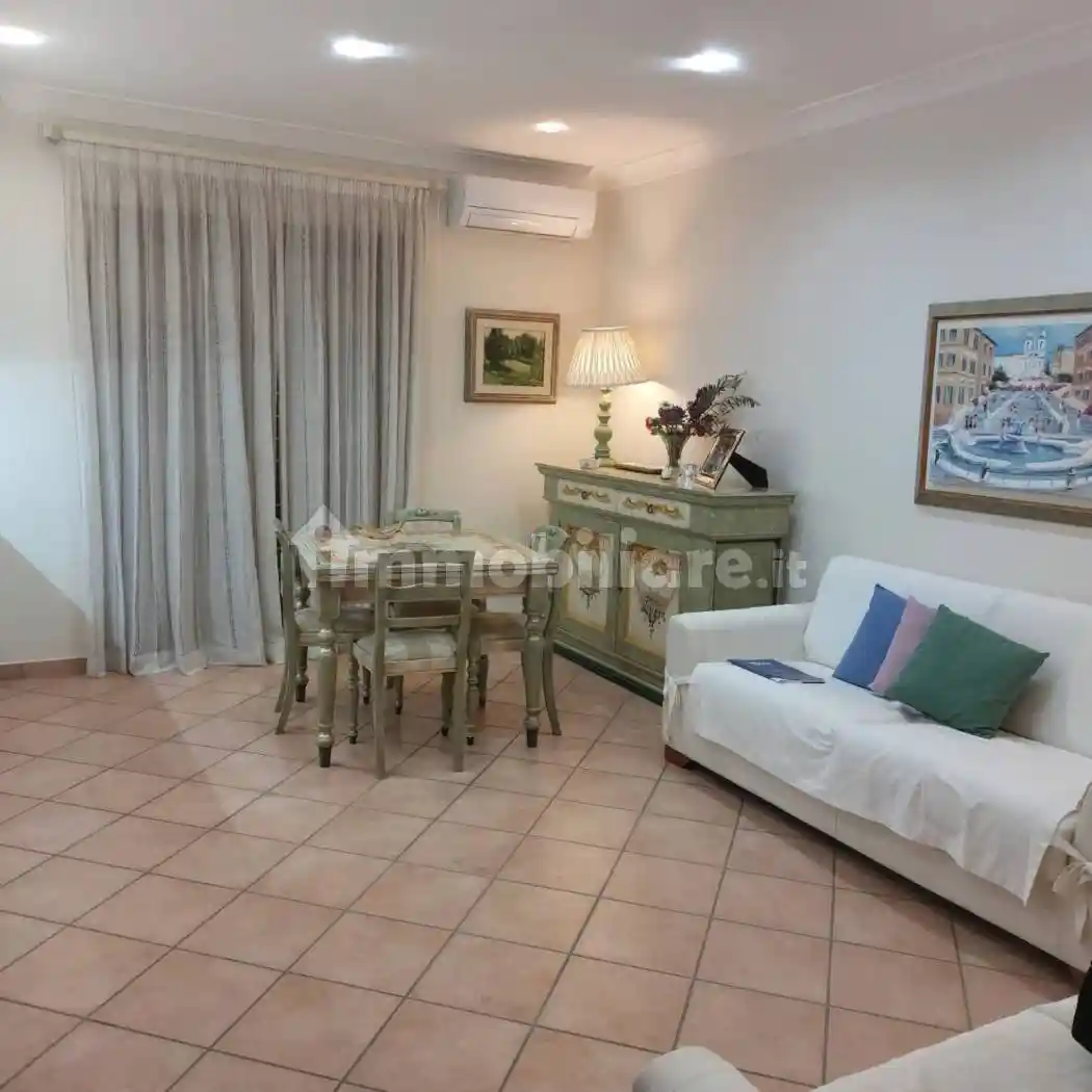 Trilocale via Gravina di Puglia, Torre Gaia, Roma - foto 4