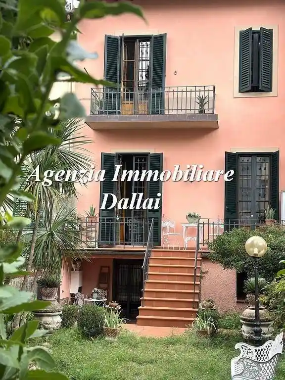 Casa indipendente in vendita a Firenze