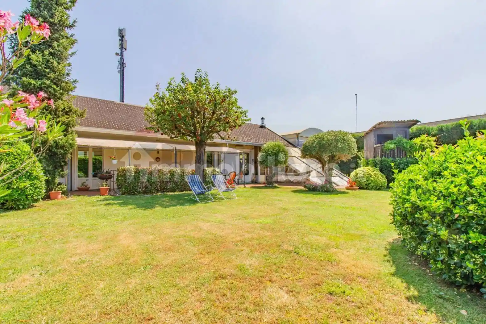 Villa in vendita a Ferno