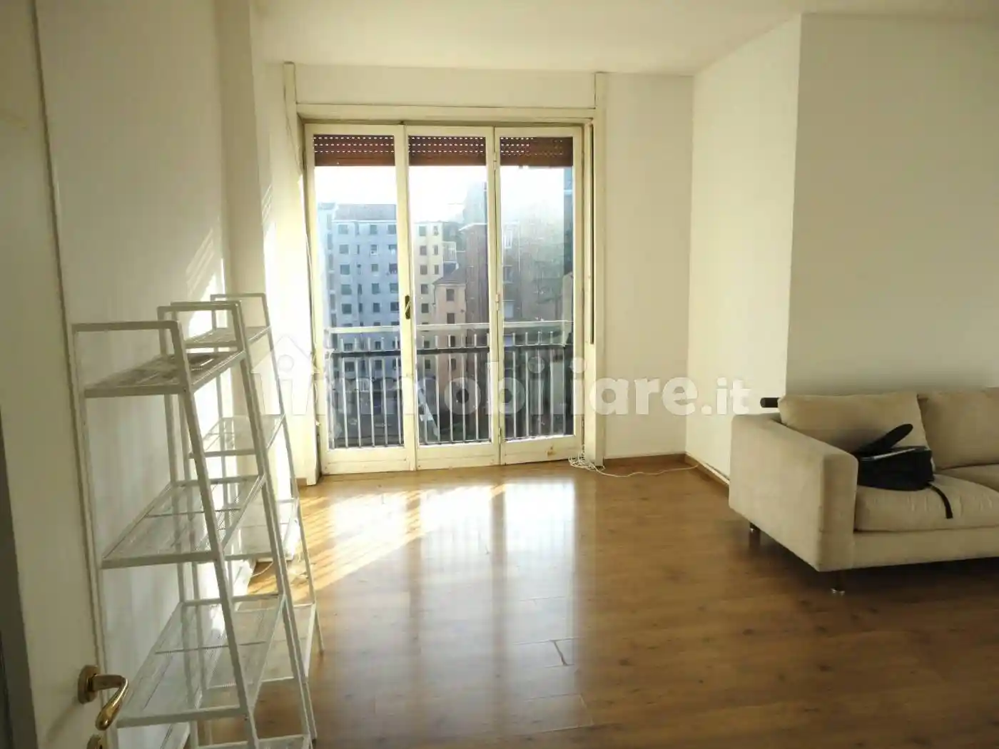 Trilocale da ristrutturare, sesto piano, Piazza Napoli, Milano - foto 2