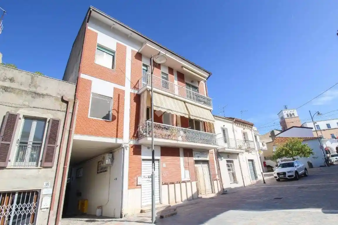 Appartamento in vendita a Cappelle sul Tavo