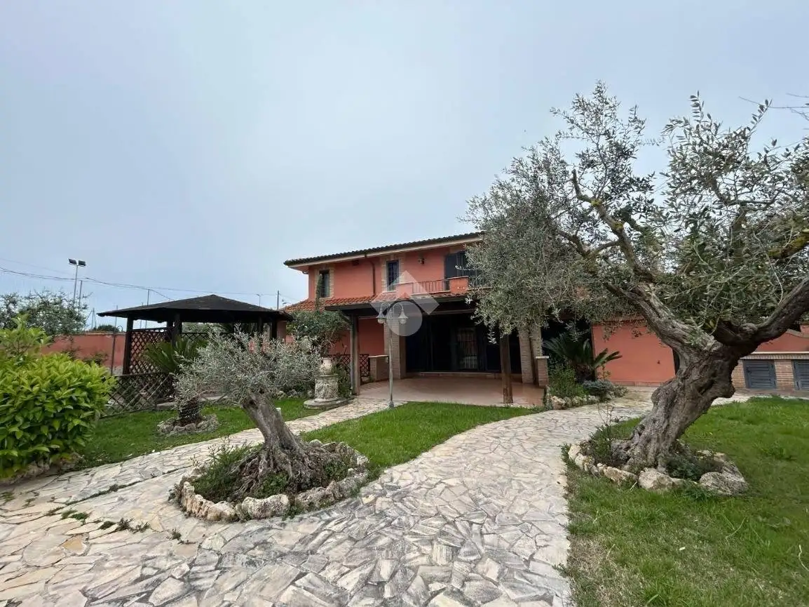 Villa in vendita a Aprilia