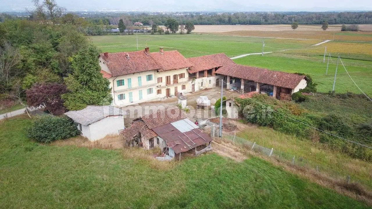 Rustico - Casale in vendita a Cerrione