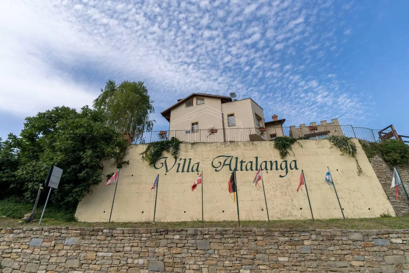 Villa in vendita a Cravanzana