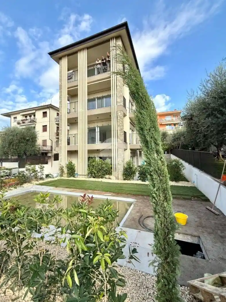 Appartamento in vendita a Torri del Benaco