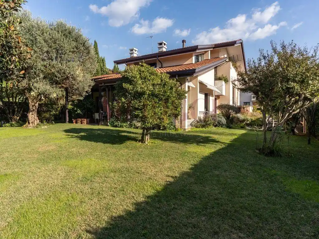Villa in vendita a Arcore