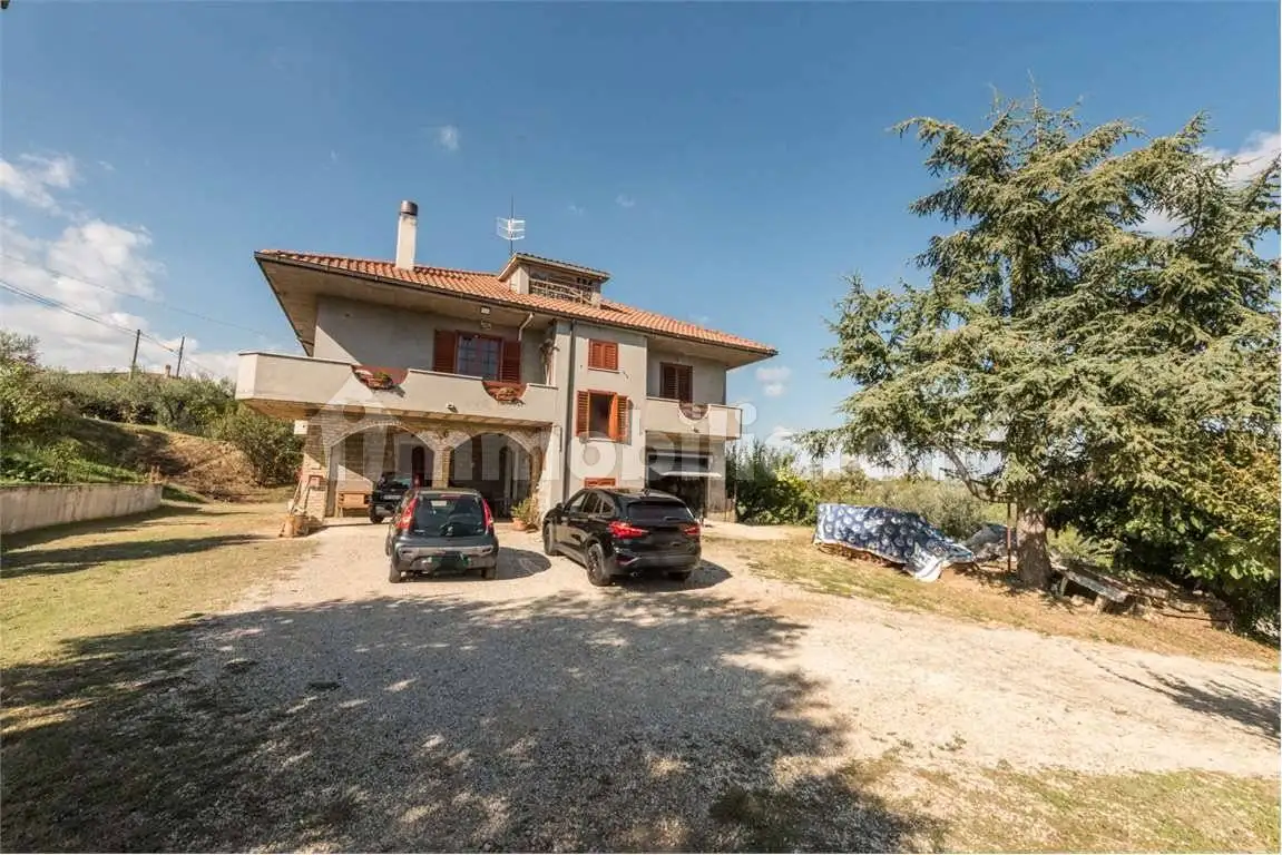 Villa in vendita a Collecorvino