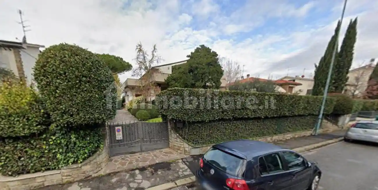 Casa indipendente in vendita a Campi Bisenzio