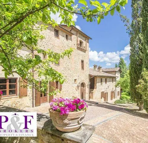 Palazzo - Edificio in vendita a Bevagna