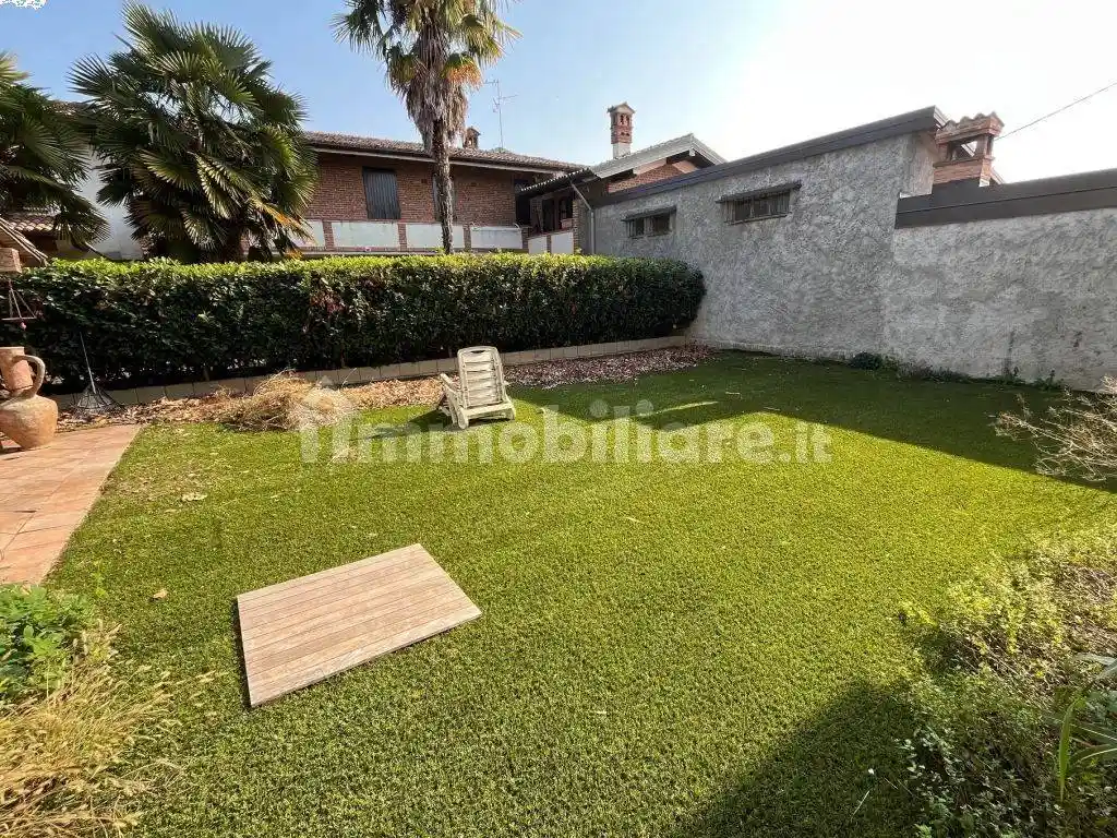 Casa indipendente in vendita a Pieve Porto Morone