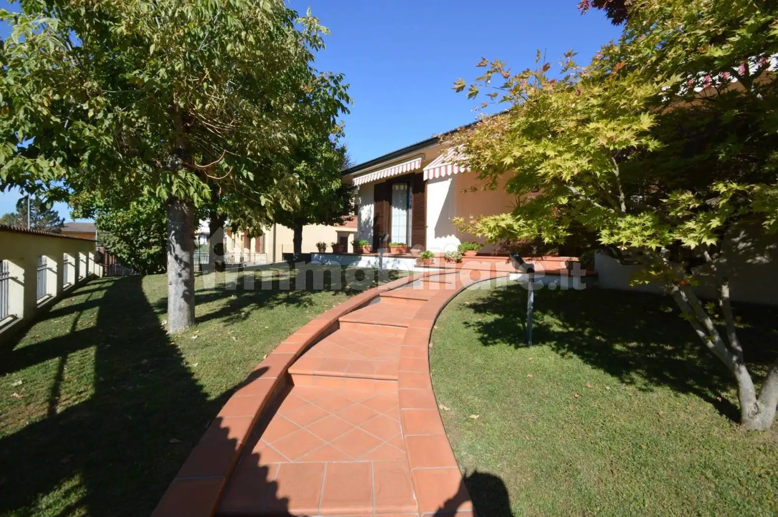 Villa in vendita a Sommo