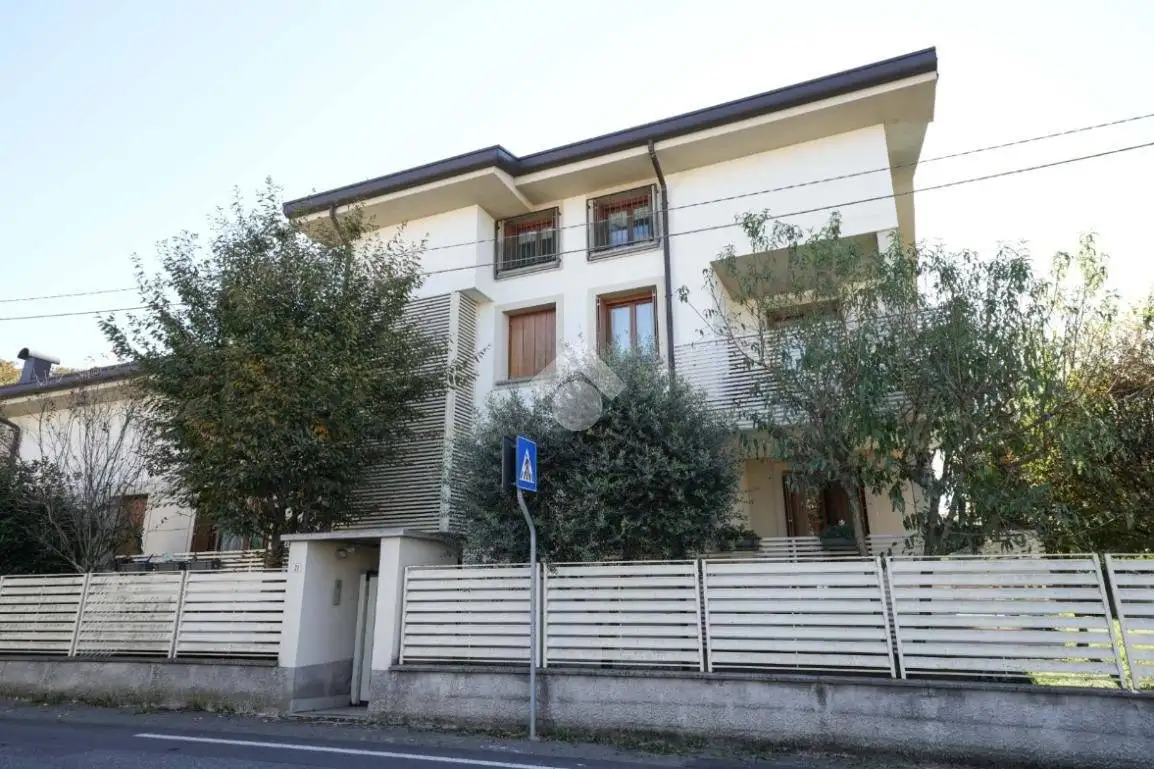 Appartamento in vendita a Albiate