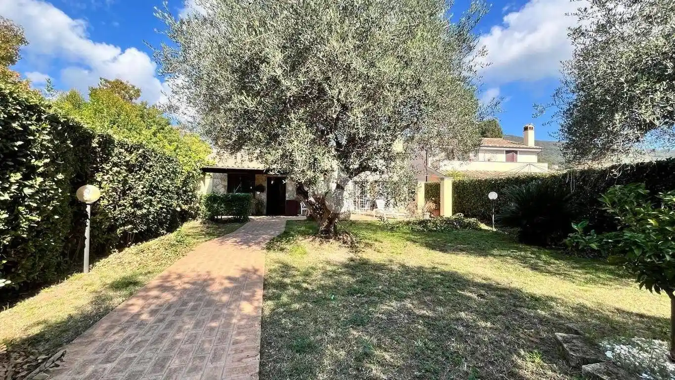 Villa in vendita a Trevignano Romano