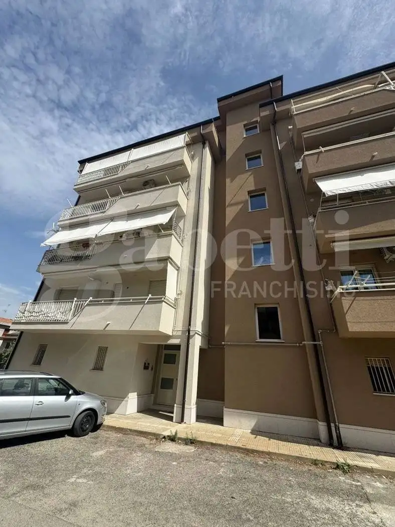 Appartamento in vendita a Pietraperzia