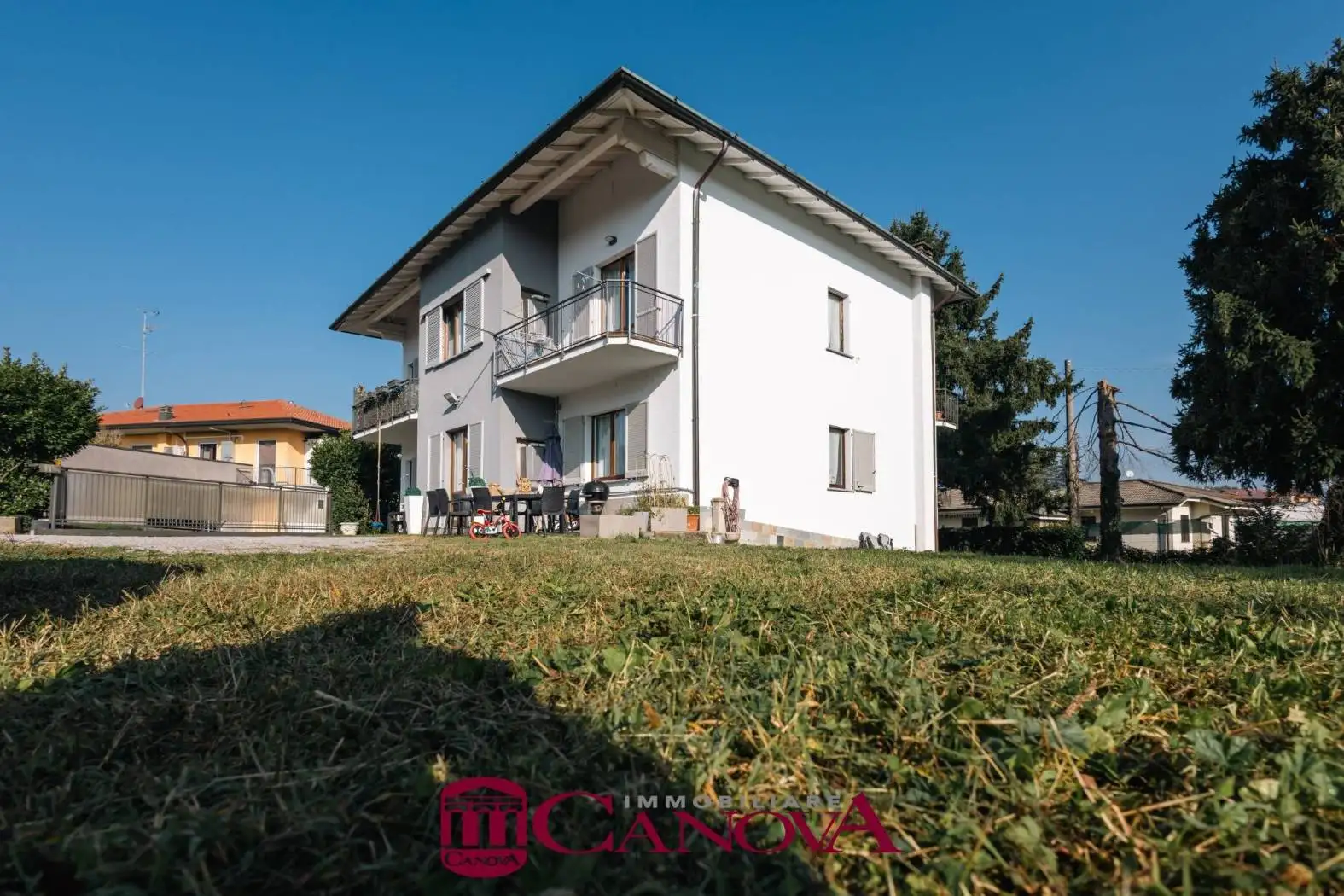 Villa in vendita a Barzanò