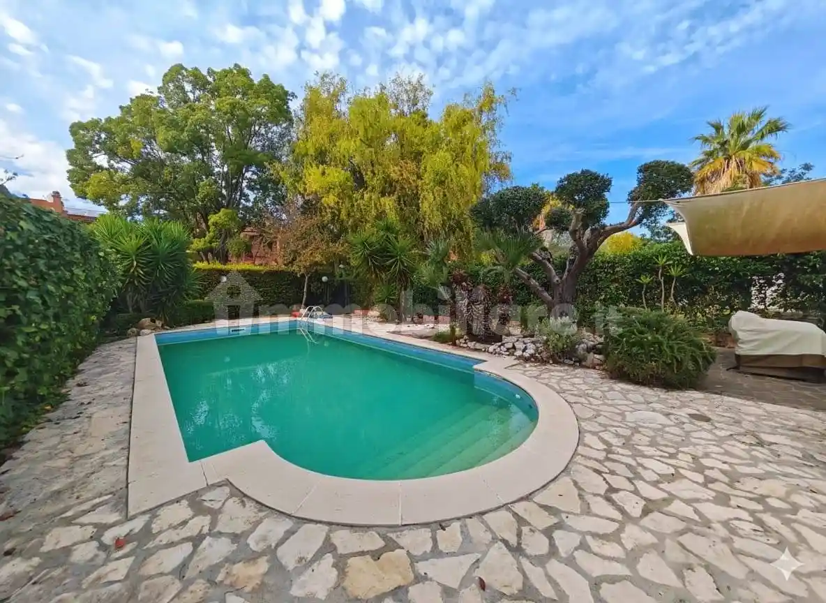 Villa unifamiliare via Cossuzio Menelao, Casal Palocco, Roma - foto 5