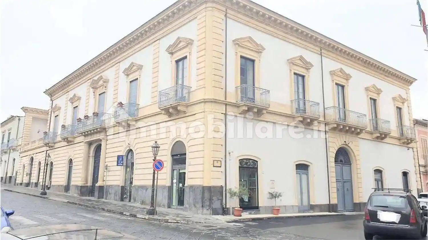 Palazzo - Edificio in vendita a Piedimonte Etneo