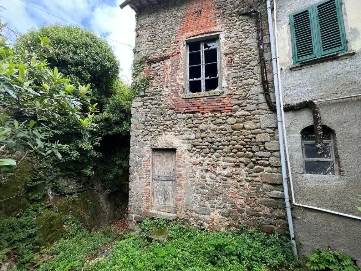 Casa indipendente in vendita a Pescia