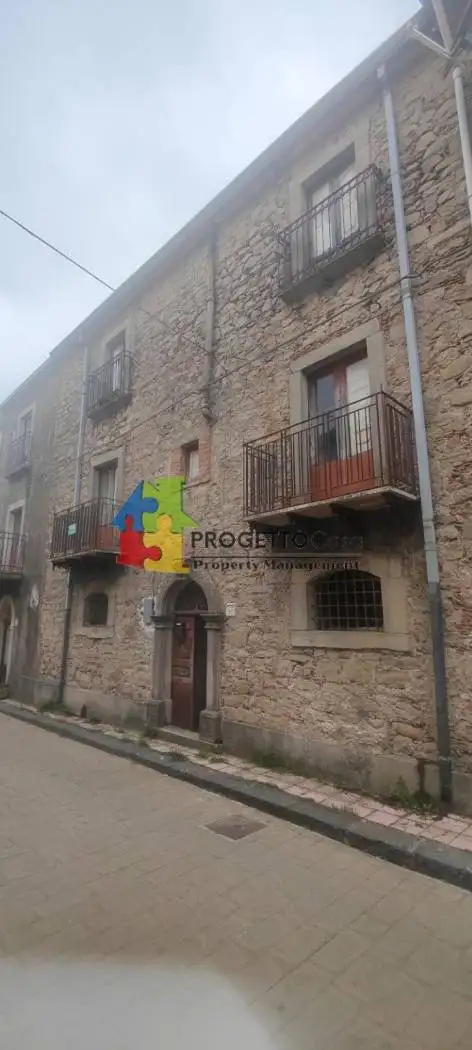 Casa indipendente in vendita a Floresta