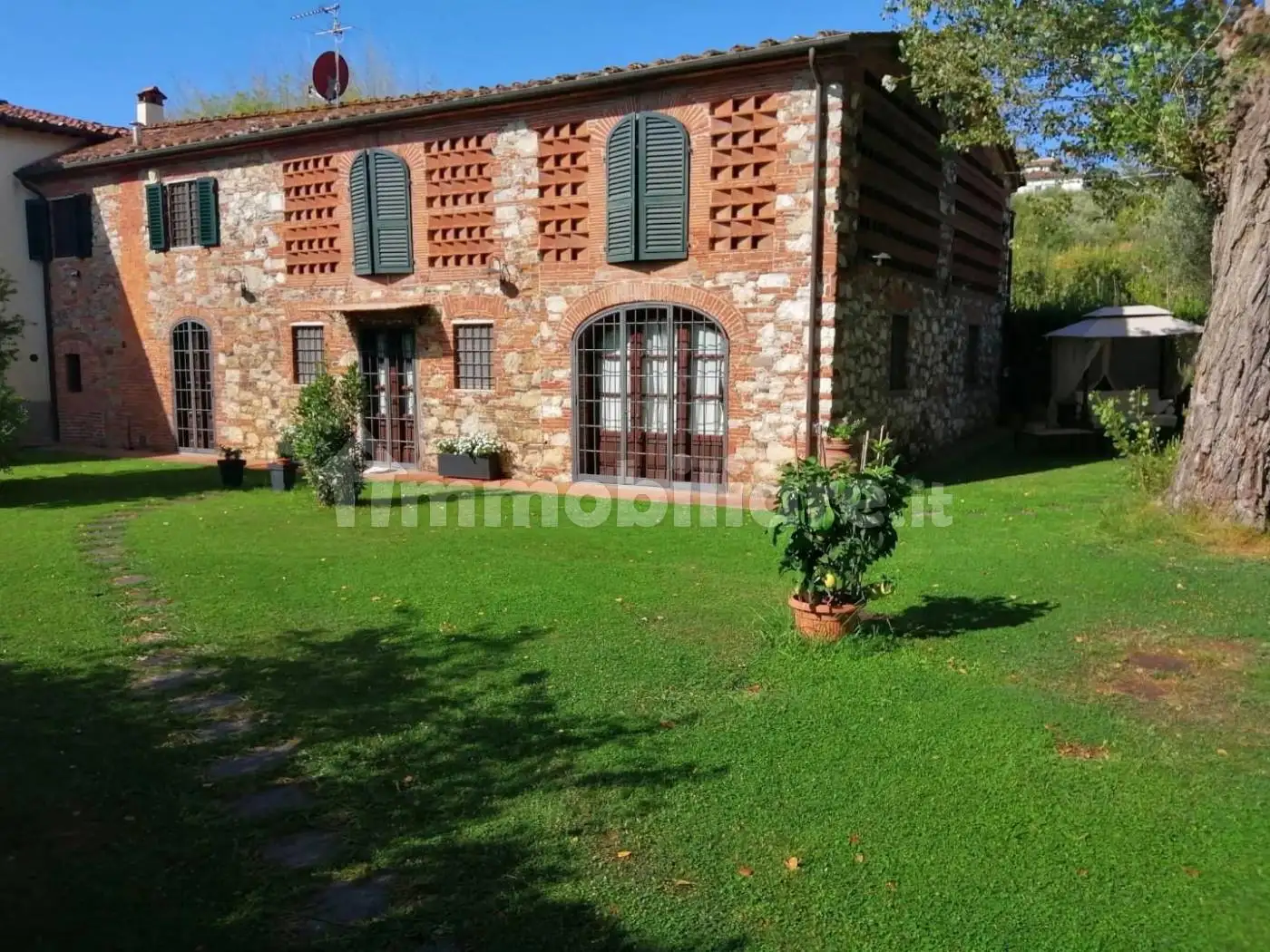 Rustico - Casale in vendita a Lucca