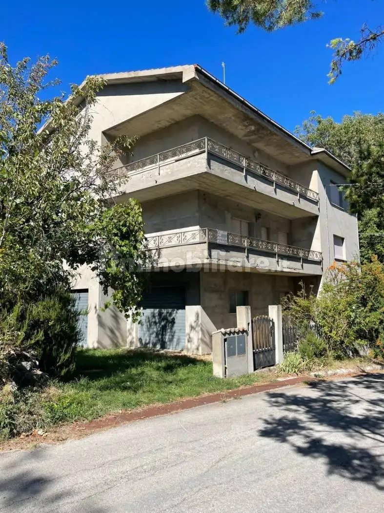 Villa in vendita a Roccaspinalveti