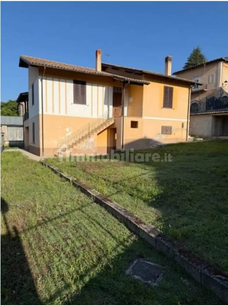 Villa in vendita a Magliano de' Marsi