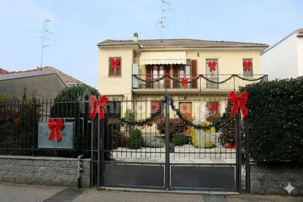 Casa indipendente in vendita a Vercelli