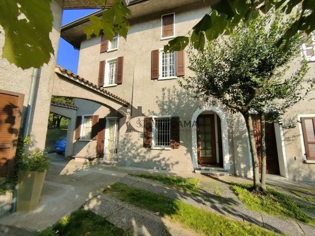 Casa indipendente in vendita a Desenzano del Garda