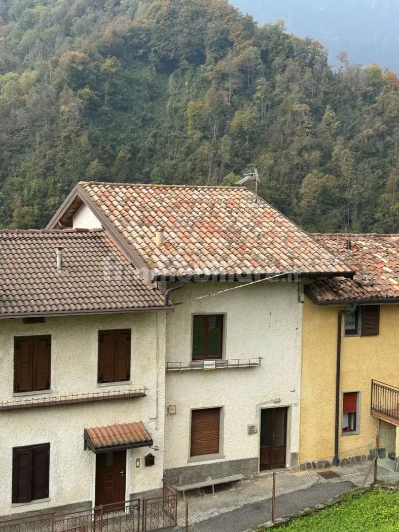 Villetta a schiera in vendita a Gorno