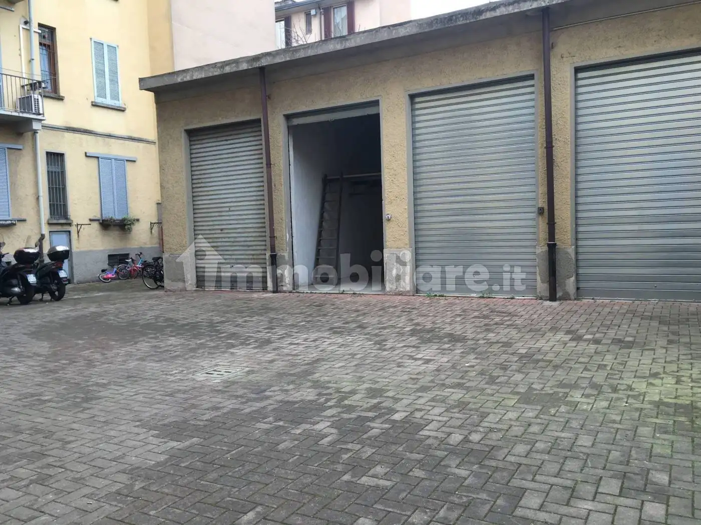 Building in vendita a Milan