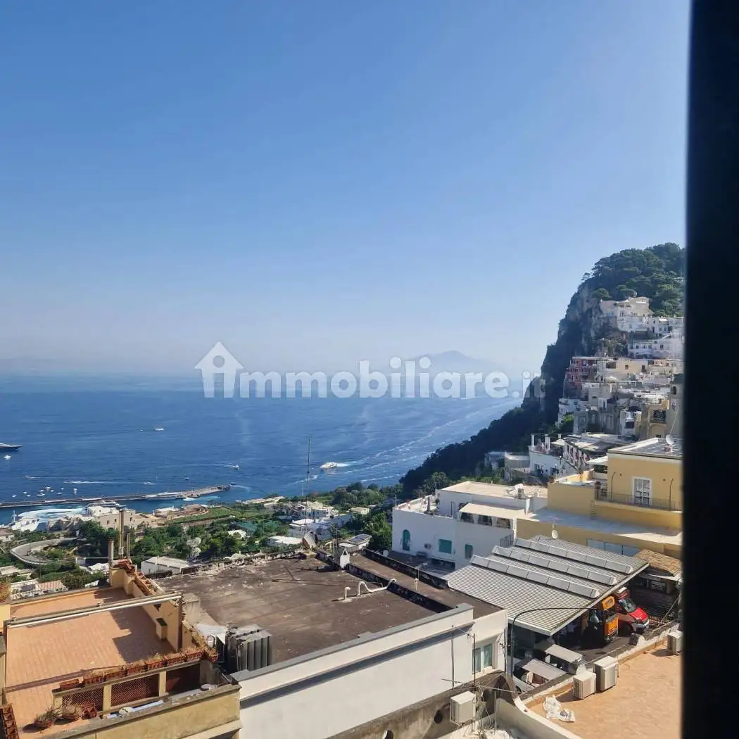 Appartamento in affitto a Capri