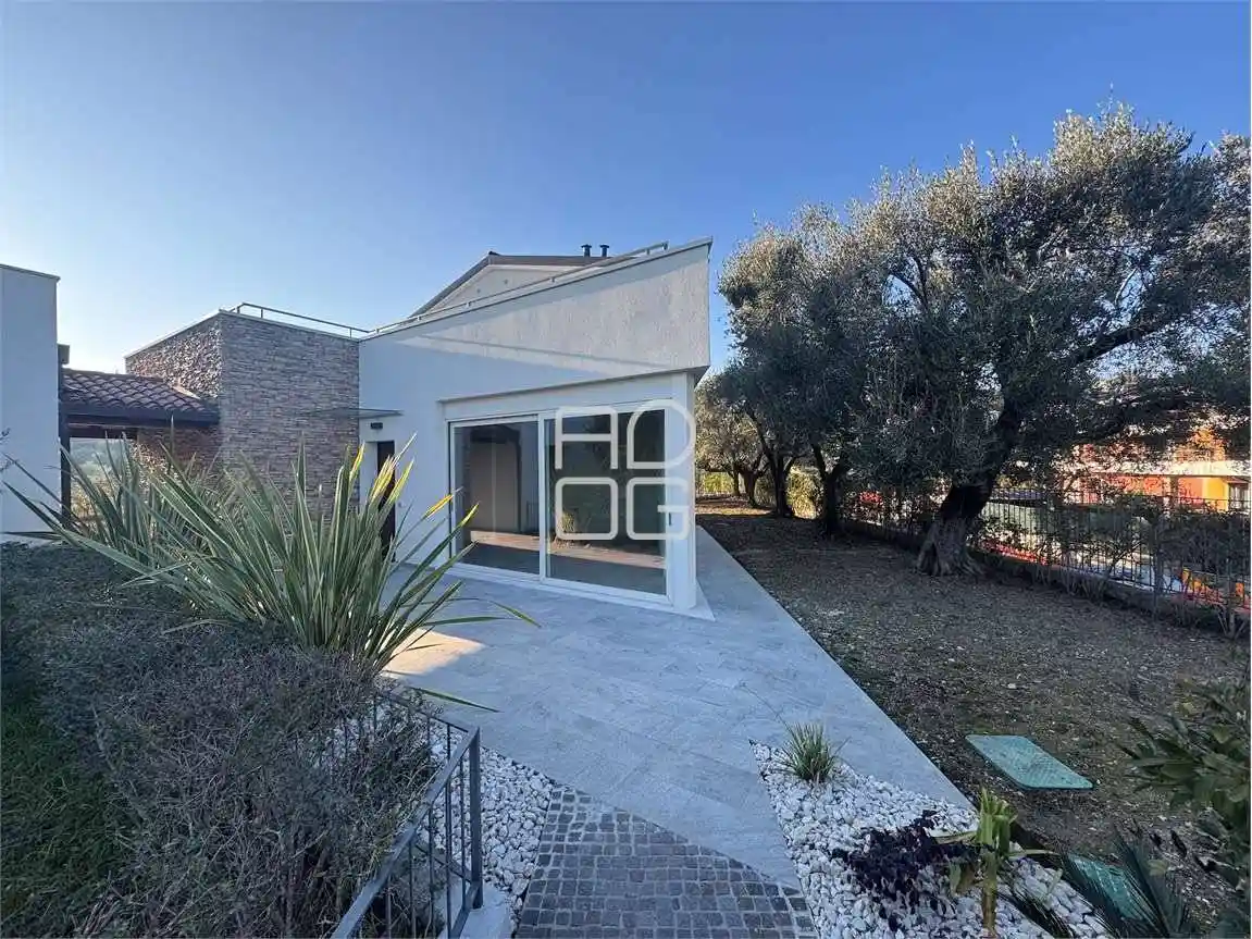 Villa in vendita a Soiano del Lago