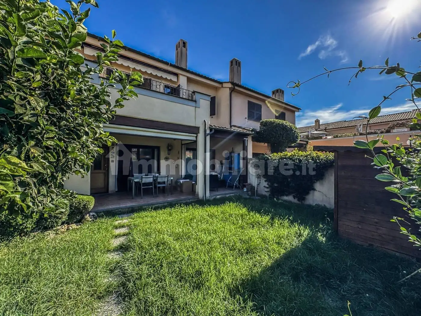 Villa plurifamiliare in vendita a Roma