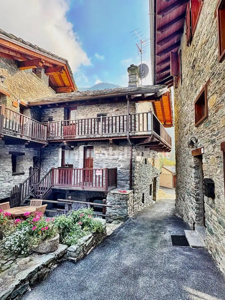 Villa in vendita a Challand-Saint-Anselme