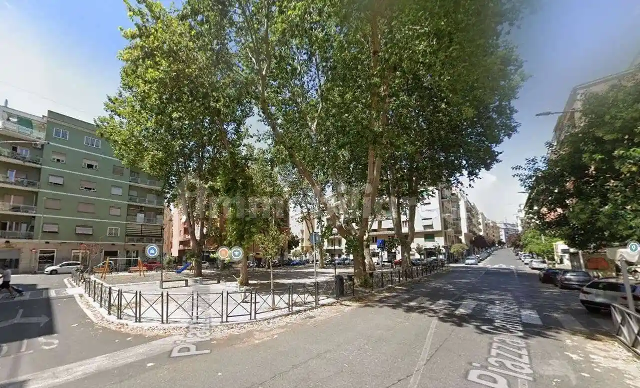 Palazzo - Edificio in vendita a Roma