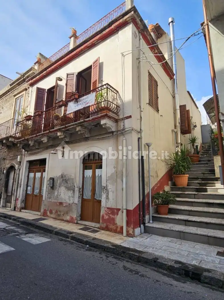 Casa indipendente in vendita a Nizza di Sicilia