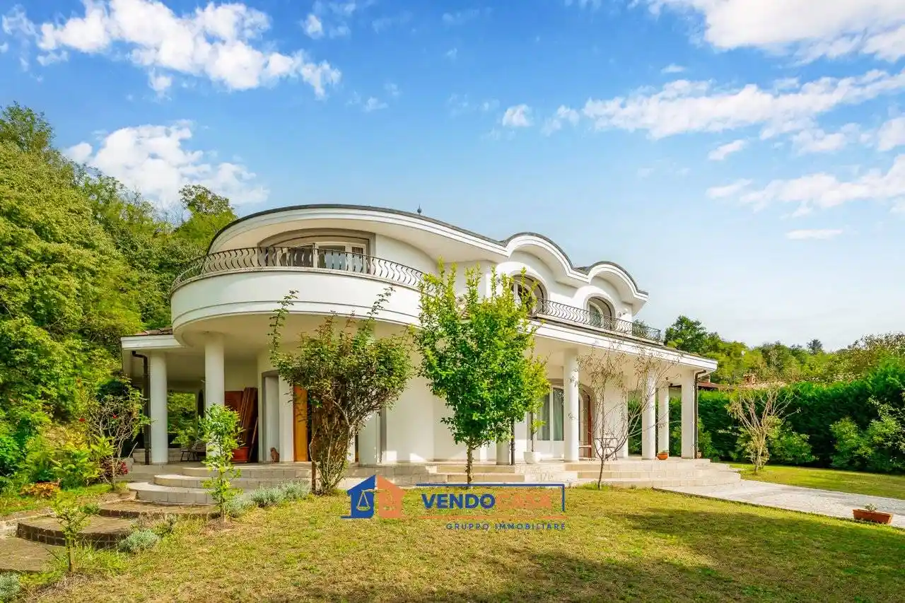 Villa in vendita a Alba
