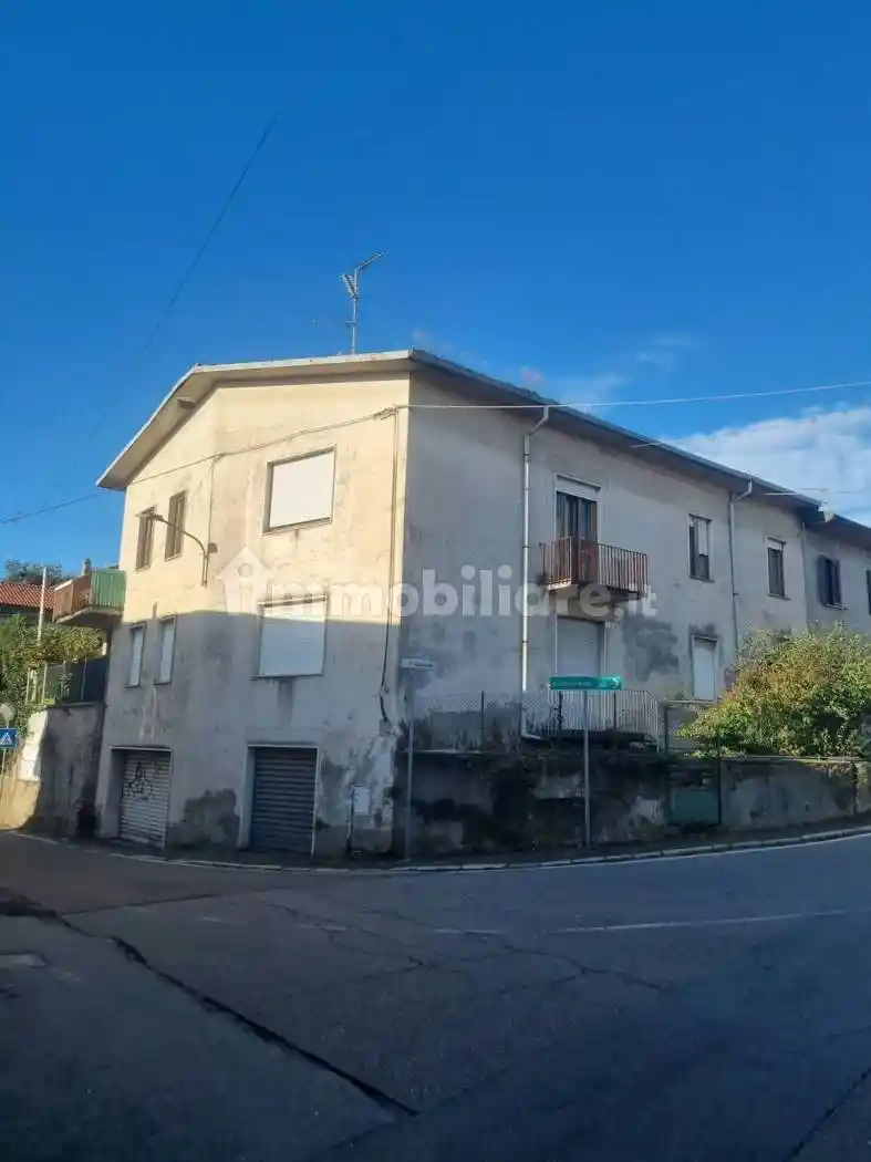 Villa in vendita a Cardano al Campo