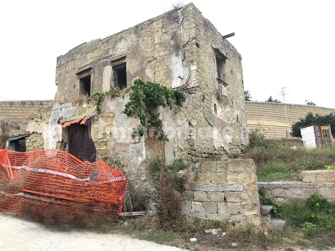 Rustico - Casale in vendita a Napoli