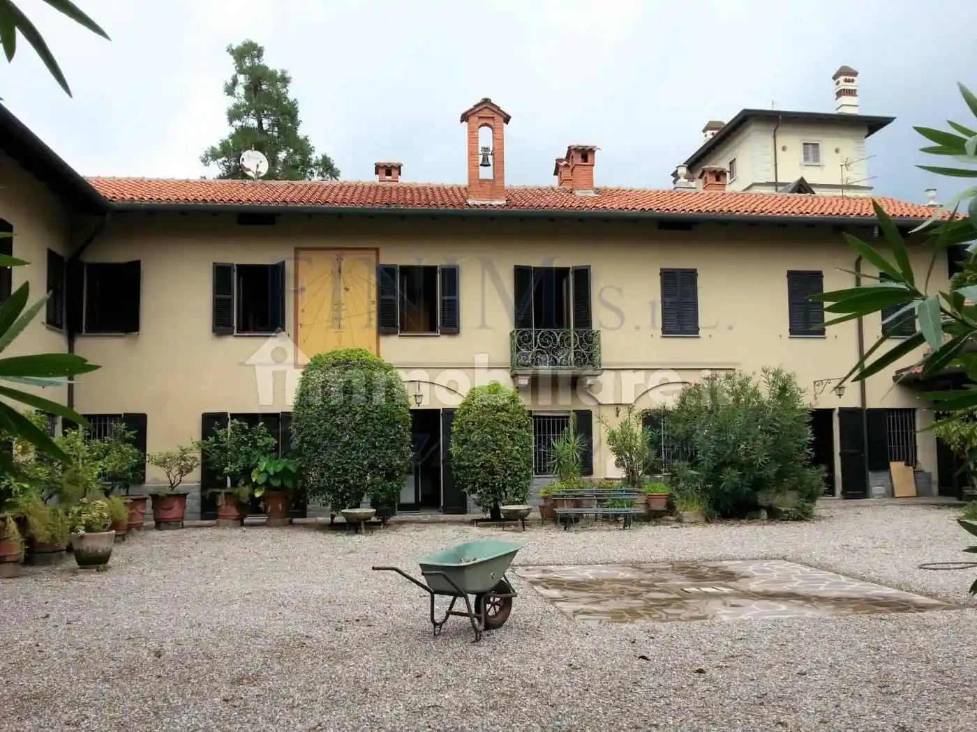 Palazzo - Edificio in vendita a Buscate
