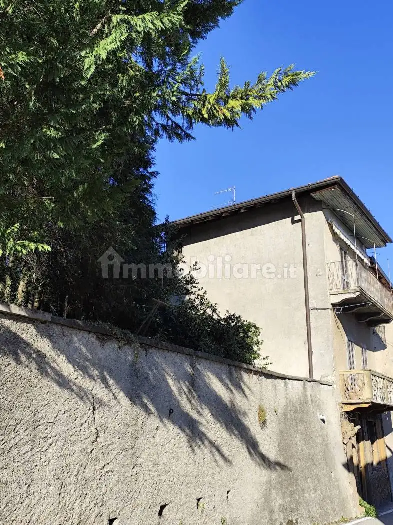 Terratetto unifamiliare via Cesare Battisti 9, Centro, Azzate - foto 2