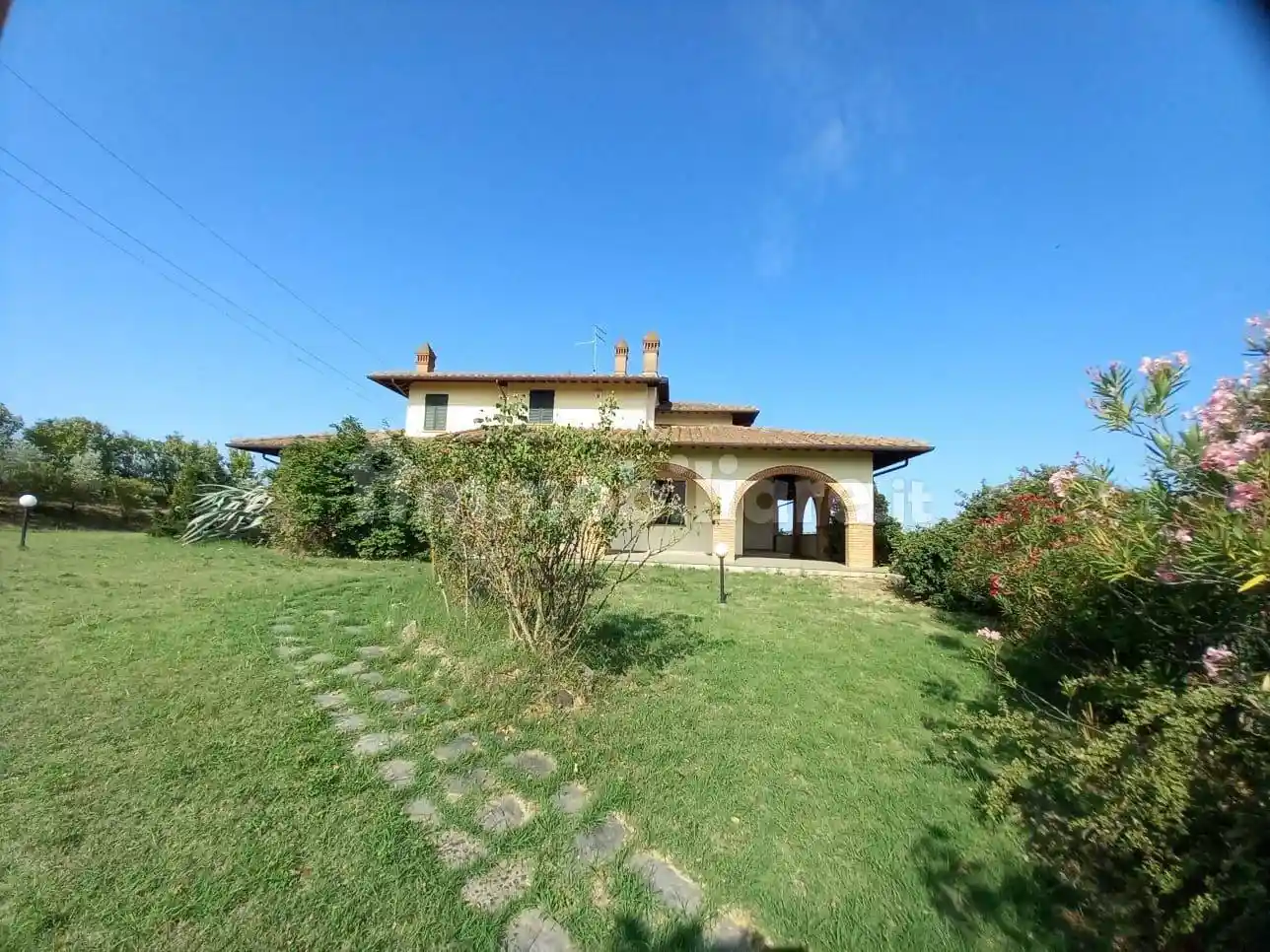 Villa in vendita a Foiano della Chiana