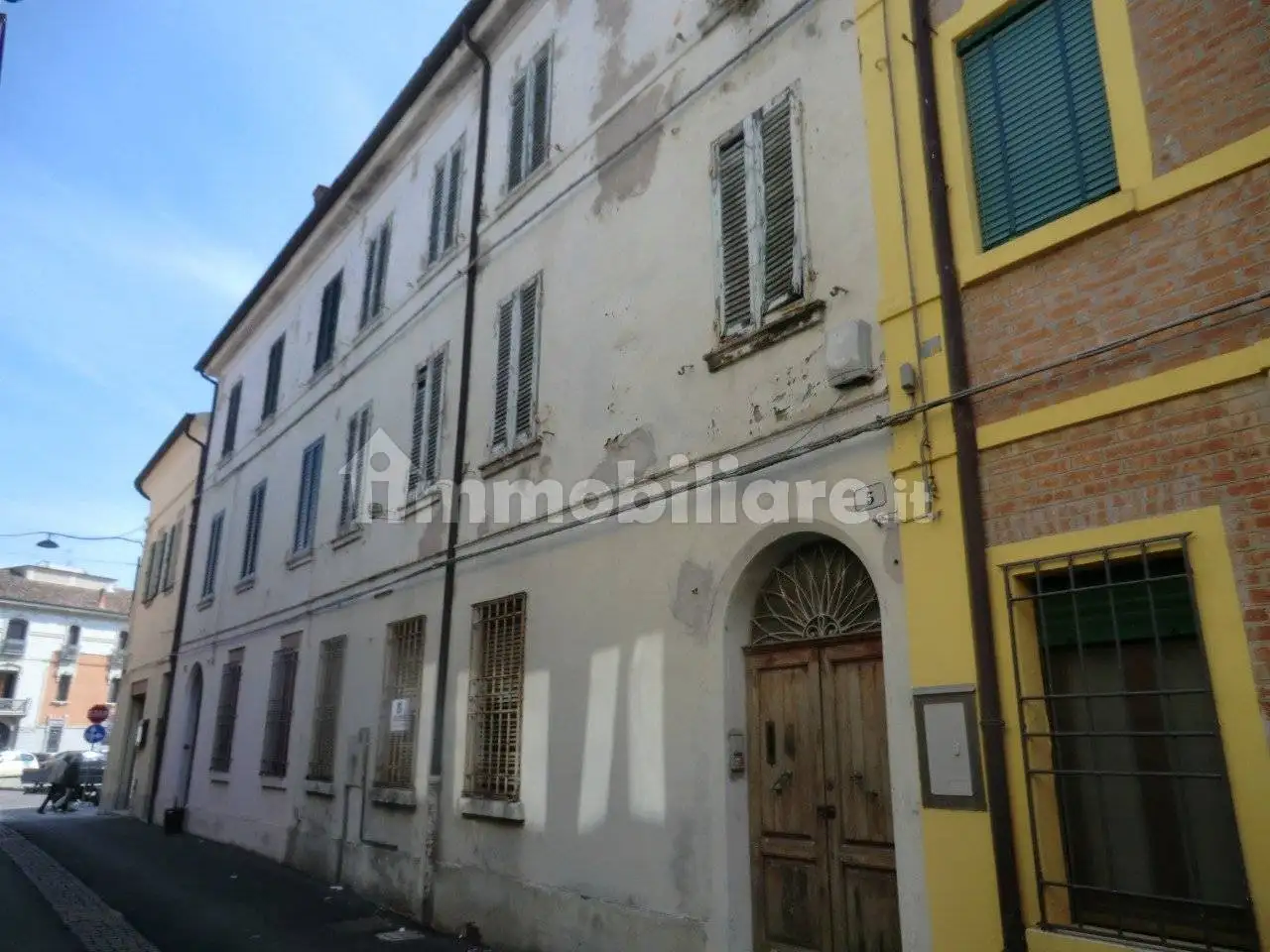 Palazzo - Edificio in vendita a Bondeno