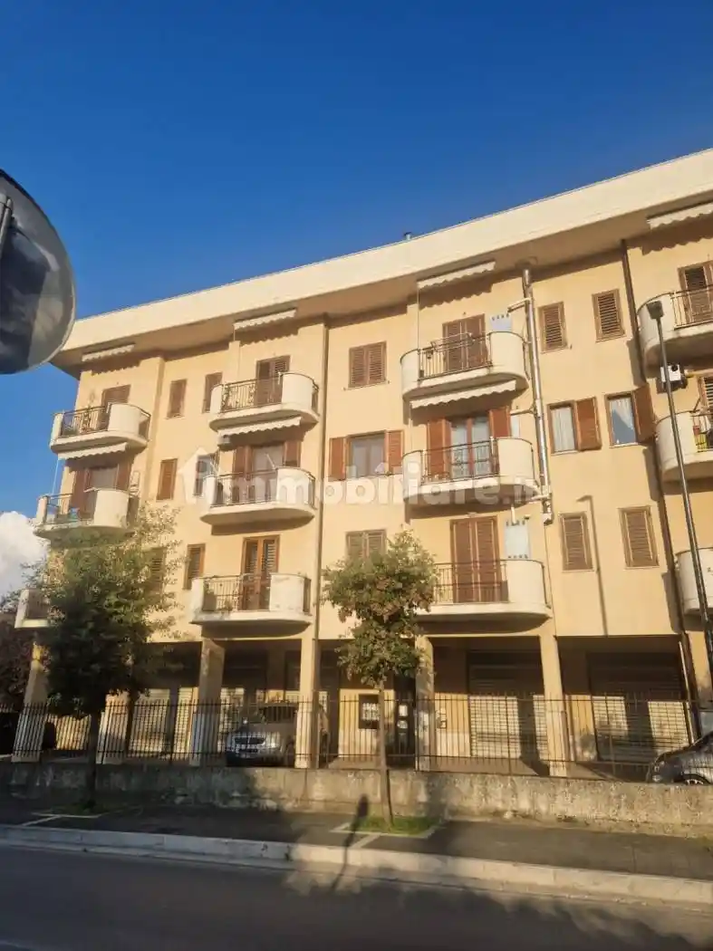 Bilocale via San Leonardo 1, Emanuele II, C. Colombo, Morelli e Silvati, Avellino - foto 3