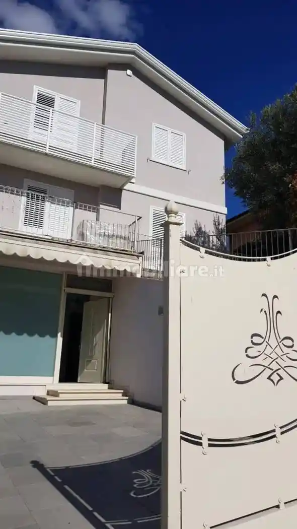 Villa in vendita a Montecosaro