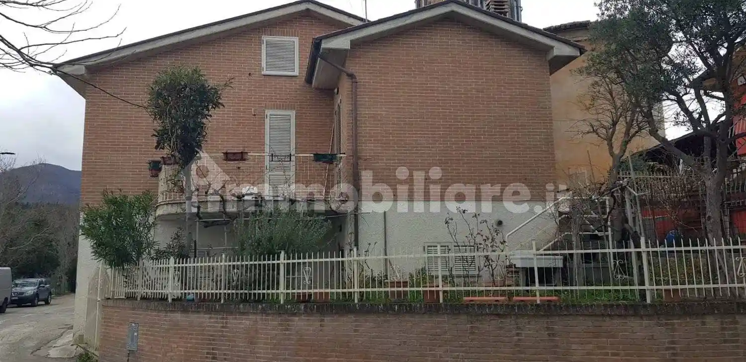 Villa unifamiliare via Giuseppe Garibaldi No Number, Centro, Cessapalombo - foto 5