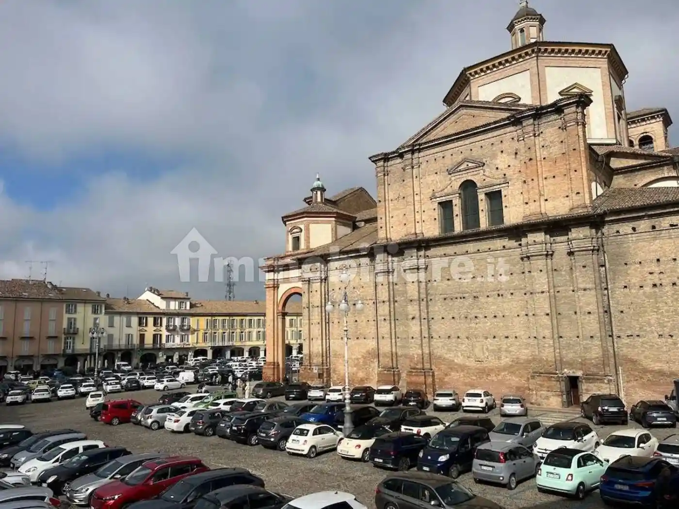 Palazzo - Edificio in vendita a Voghera