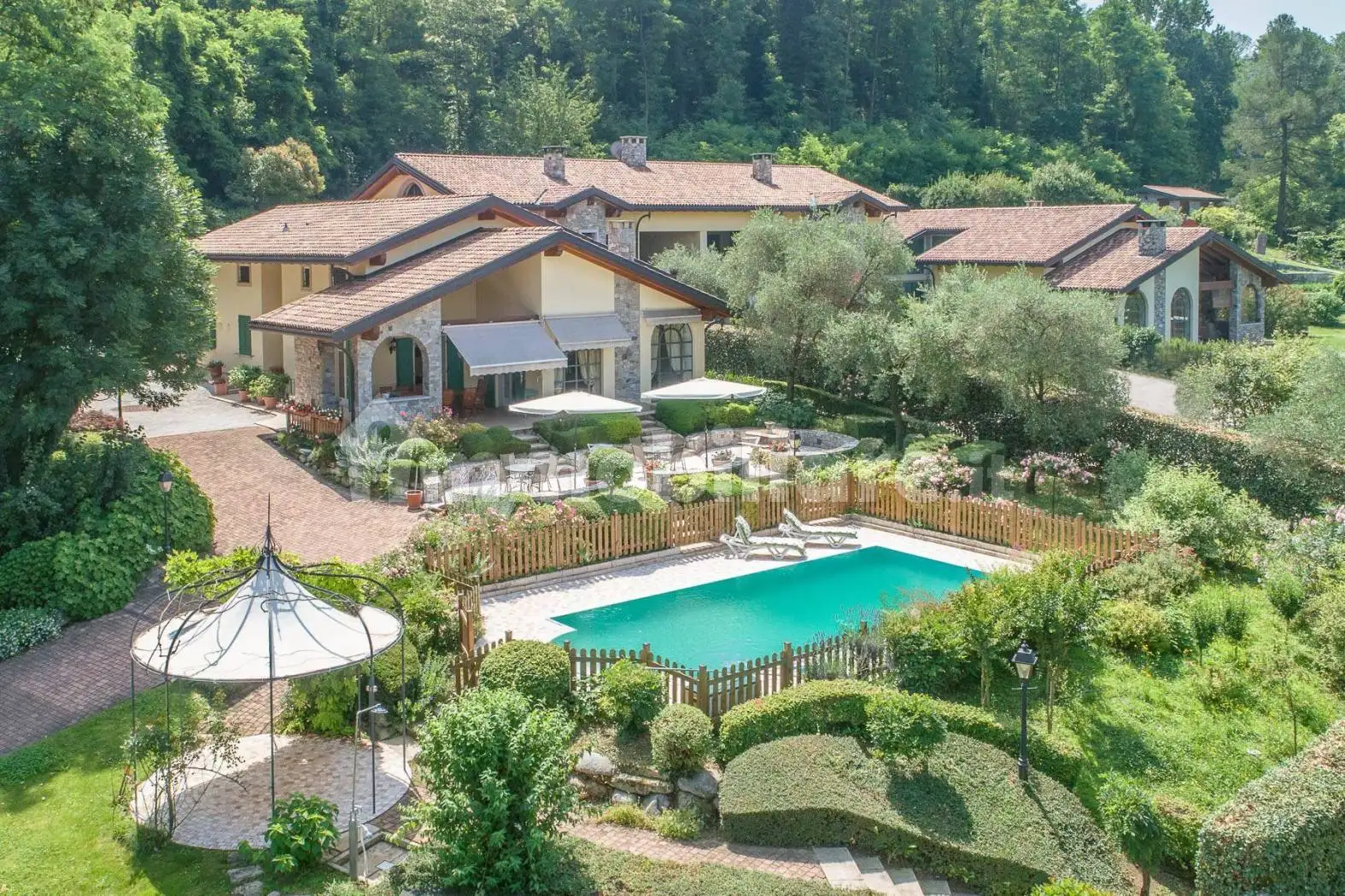 Villa in affitto a Besozzo