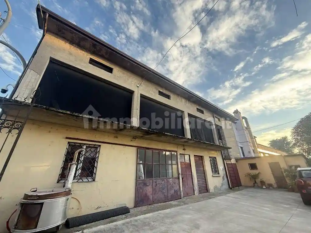 Casa indipendente in vendita a Calcio