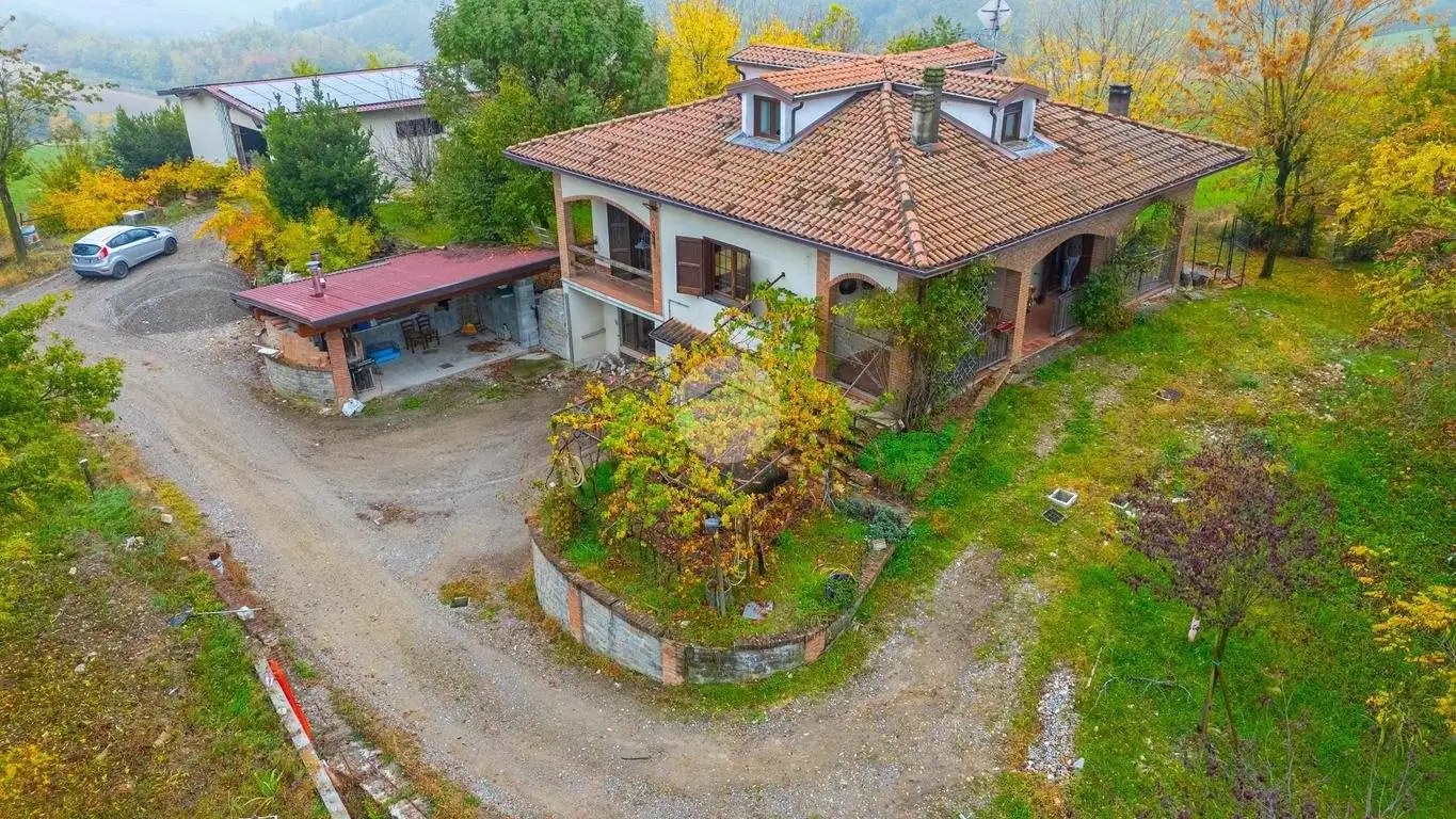 Villa in vendita a Lesignano de' Bagni